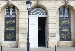 Entrée au 19 Place de la Bourse Hall